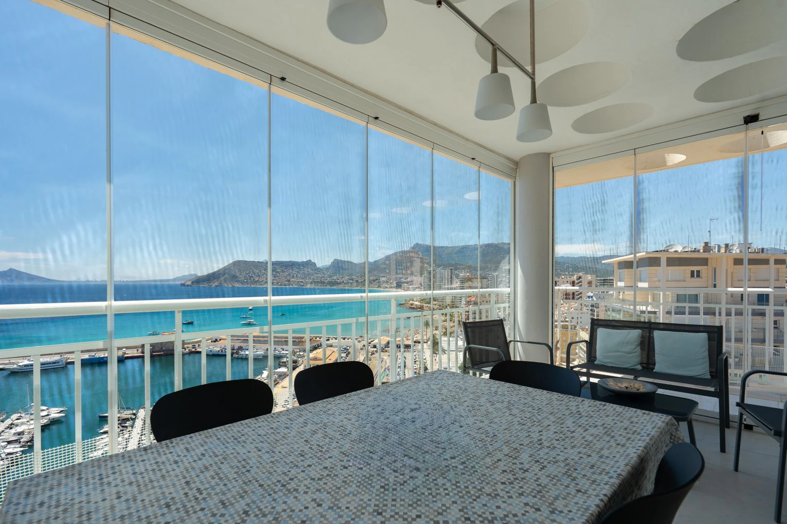Exclusivo ático cerca de la playa con vistas al mar en Calpe