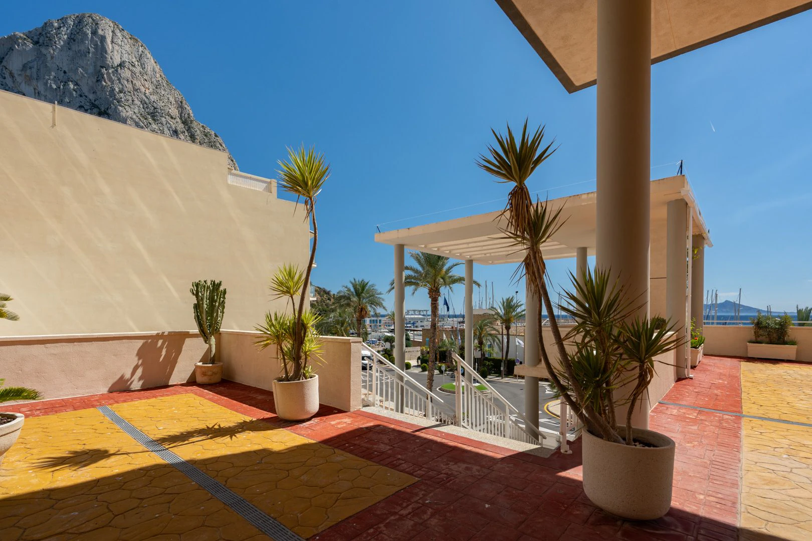 Exclusivo ático cerca de la playa con vistas al mar en Calpe
