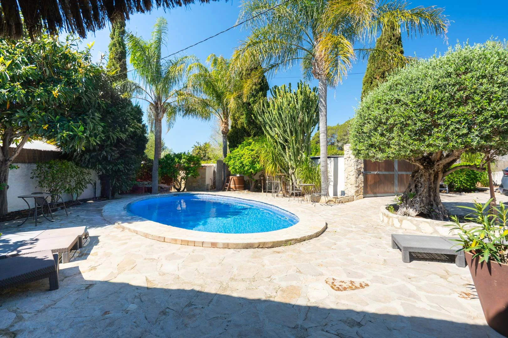 Villa rustique avec appartement indépendant à vendre à Jávea.