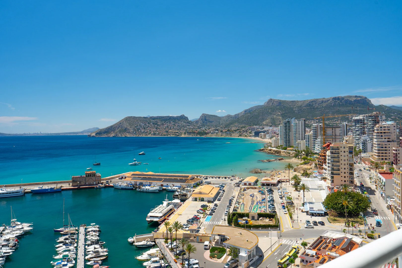 Ático exclusivo en primera línea de mar en el puerto de Calpe