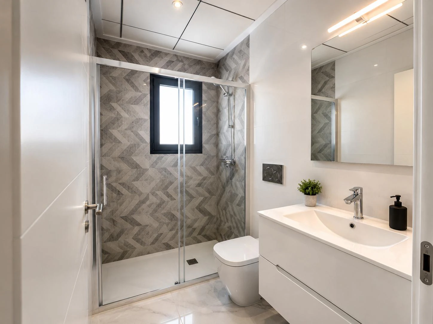 Villa moderna con piscina privada en venta en Polop de la Marina