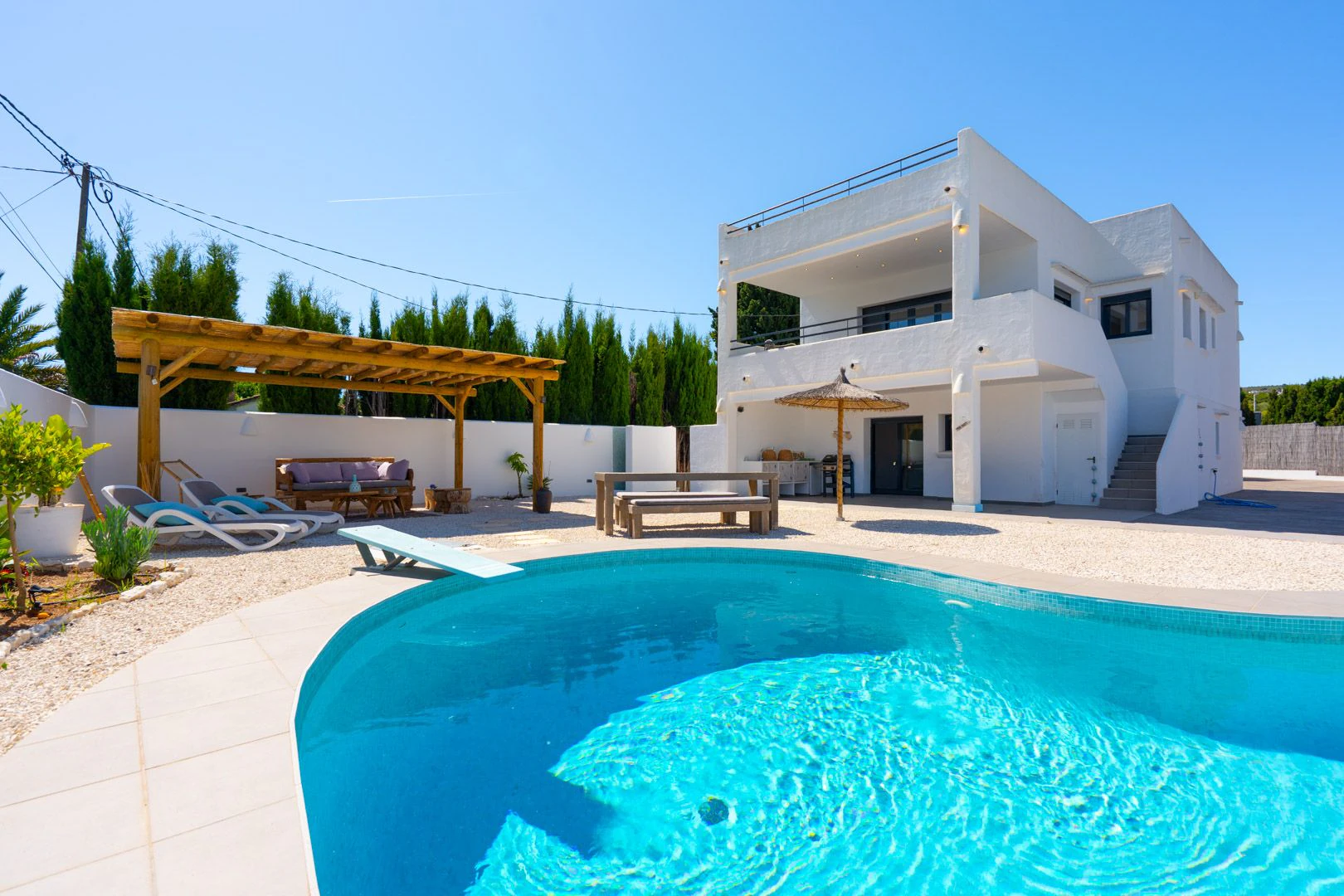 AR54682 - Amplia villa de 6 dormitorios a poca distancia de la playa del Arenal, Jávea