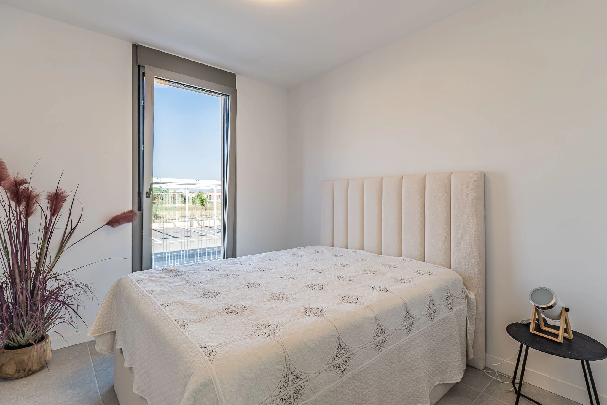 Exclusiva planta baja con 3 dormitorios en venta en Denia a pasos del centro y de comercios