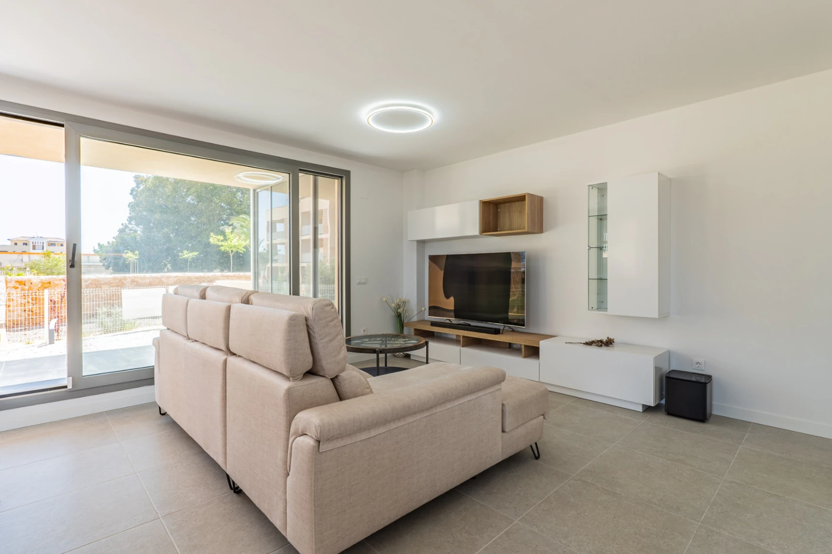 Exclusiva planta baja con 3 dormitorios en venta en Denia a pasos del centro y de comercios