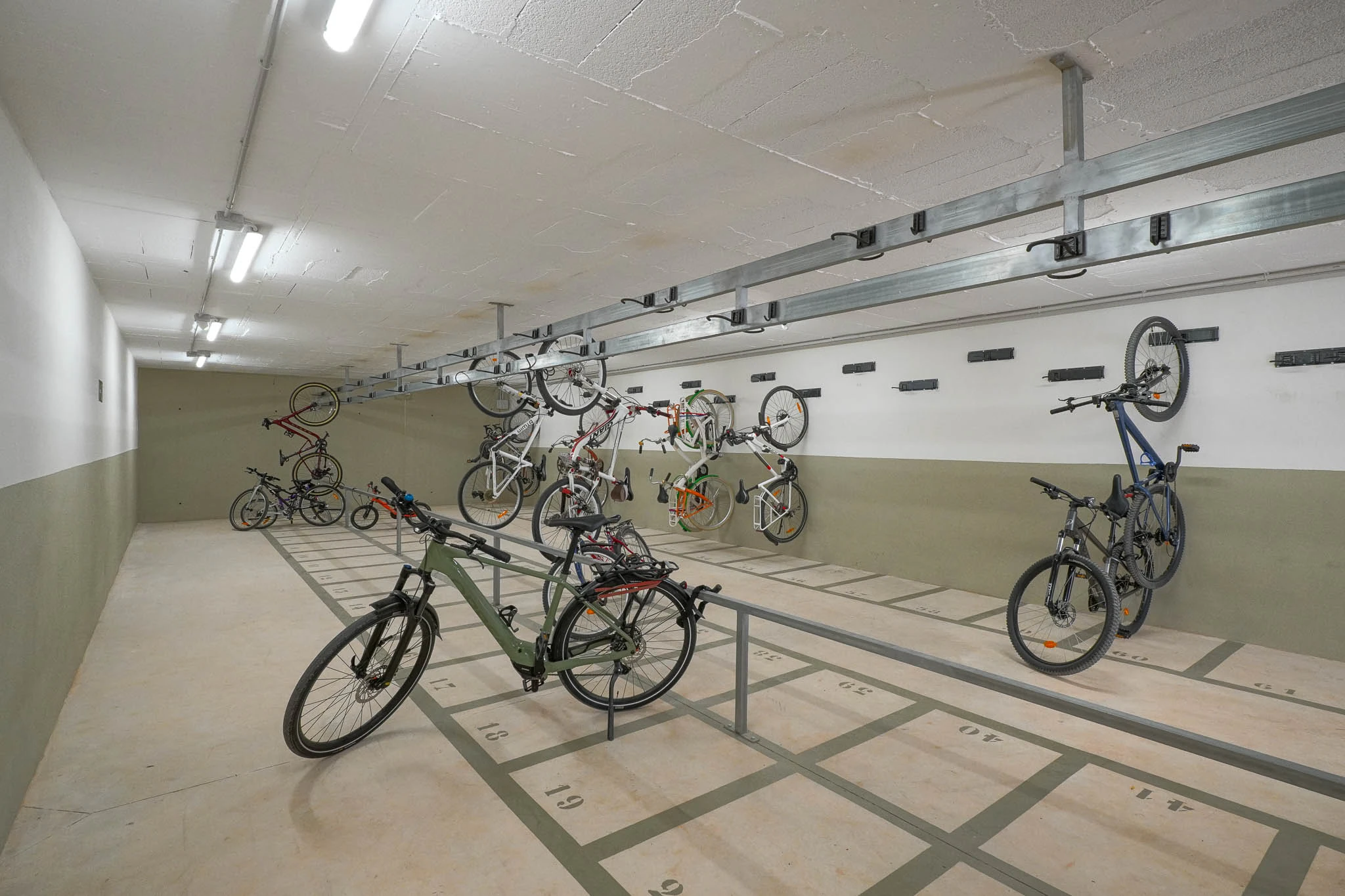 Exclusiva planta baja con 3 dormitorios en venta en Denia a pasos del centro y de comercios