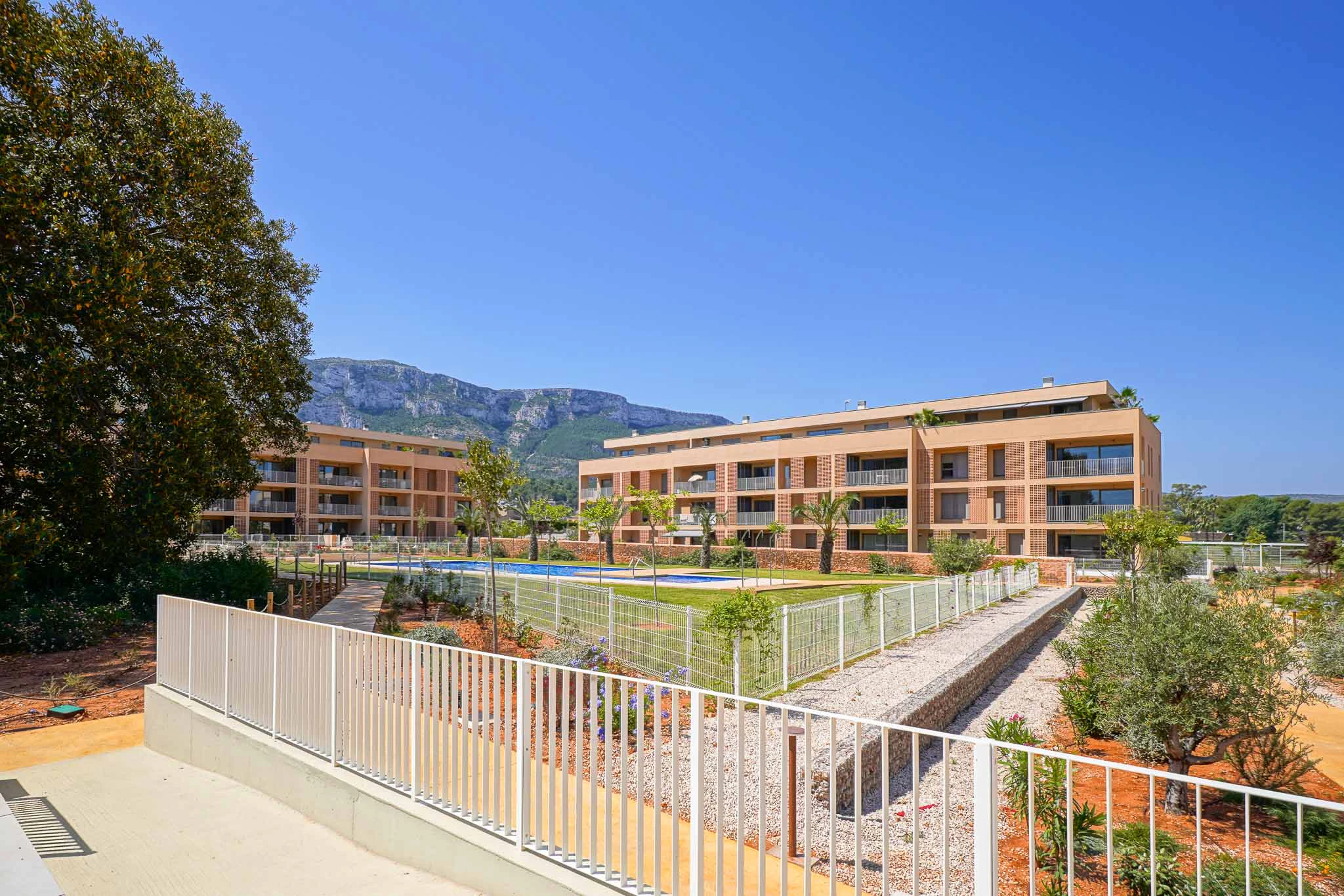 Exclusiva planta baja con 3 dormitorios en venta en Denia a pasos del centro y de comercios