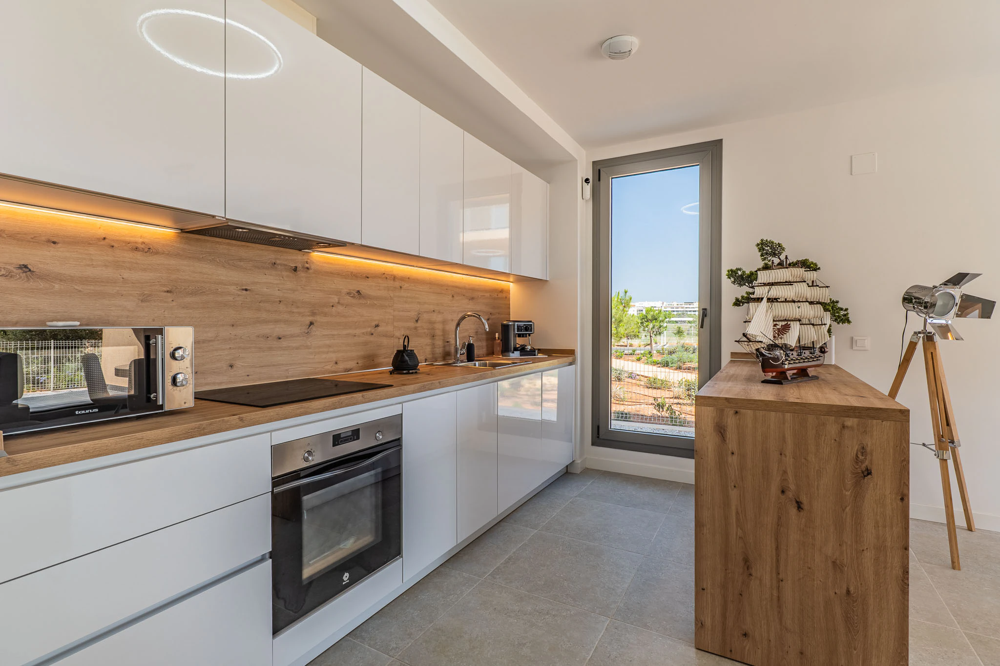 Exclusiva planta baja con 3 dormitorios en venta en Denia a pasos del centro y de comercios