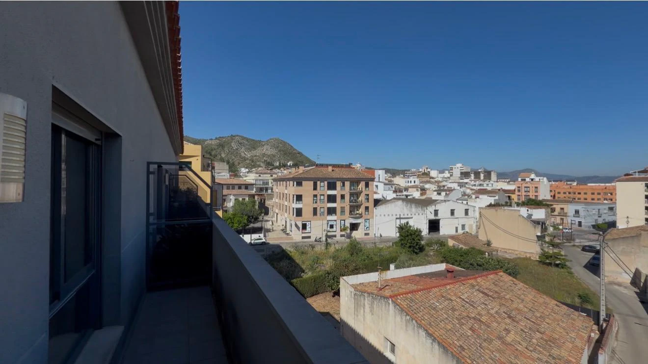 Luminoso dúplex en venta en Pedreguer con vistas al mar y la montaña