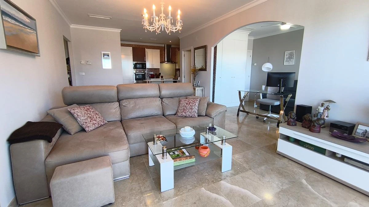 Exclusivo apartamento esquinero en venta en La Sella, Denia