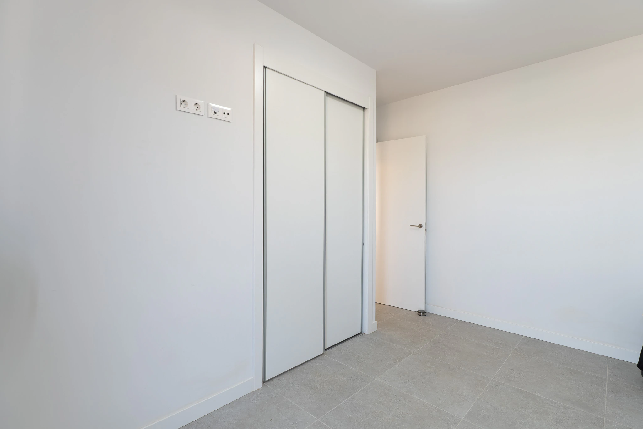 Exclusiva planta baja con 3 dormitorios en venta en Denia a pasos del centro y de comercios