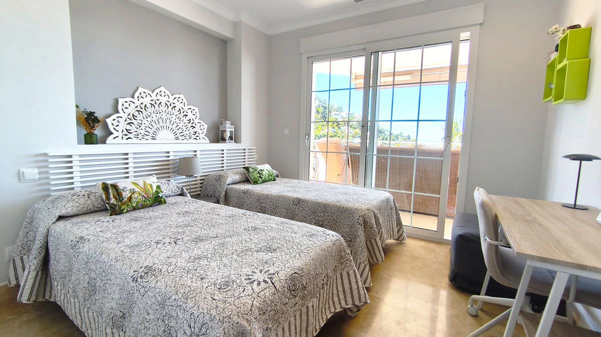 Exclusivo apartamento esquinero en venta en La Sella, Denia