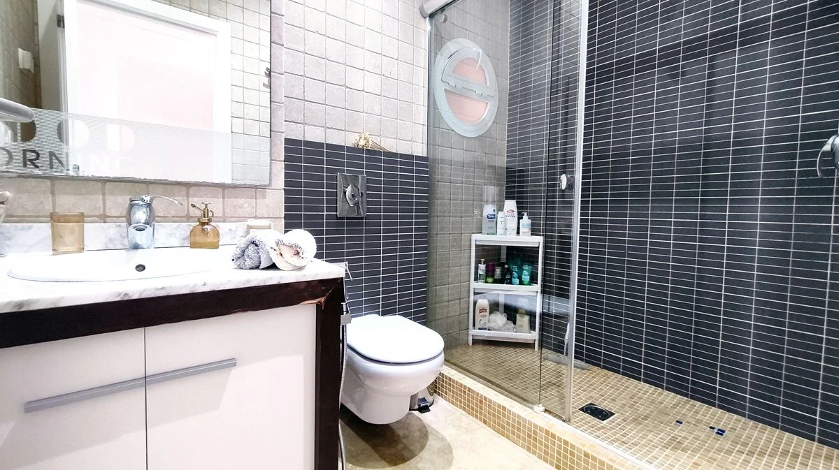 Exclusivo apartamento esquinero en venta en La Sella, Denia