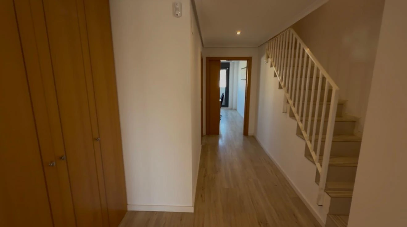 Luminoso dúplex en venta en Pedreguer con vistas al mar y la montaña