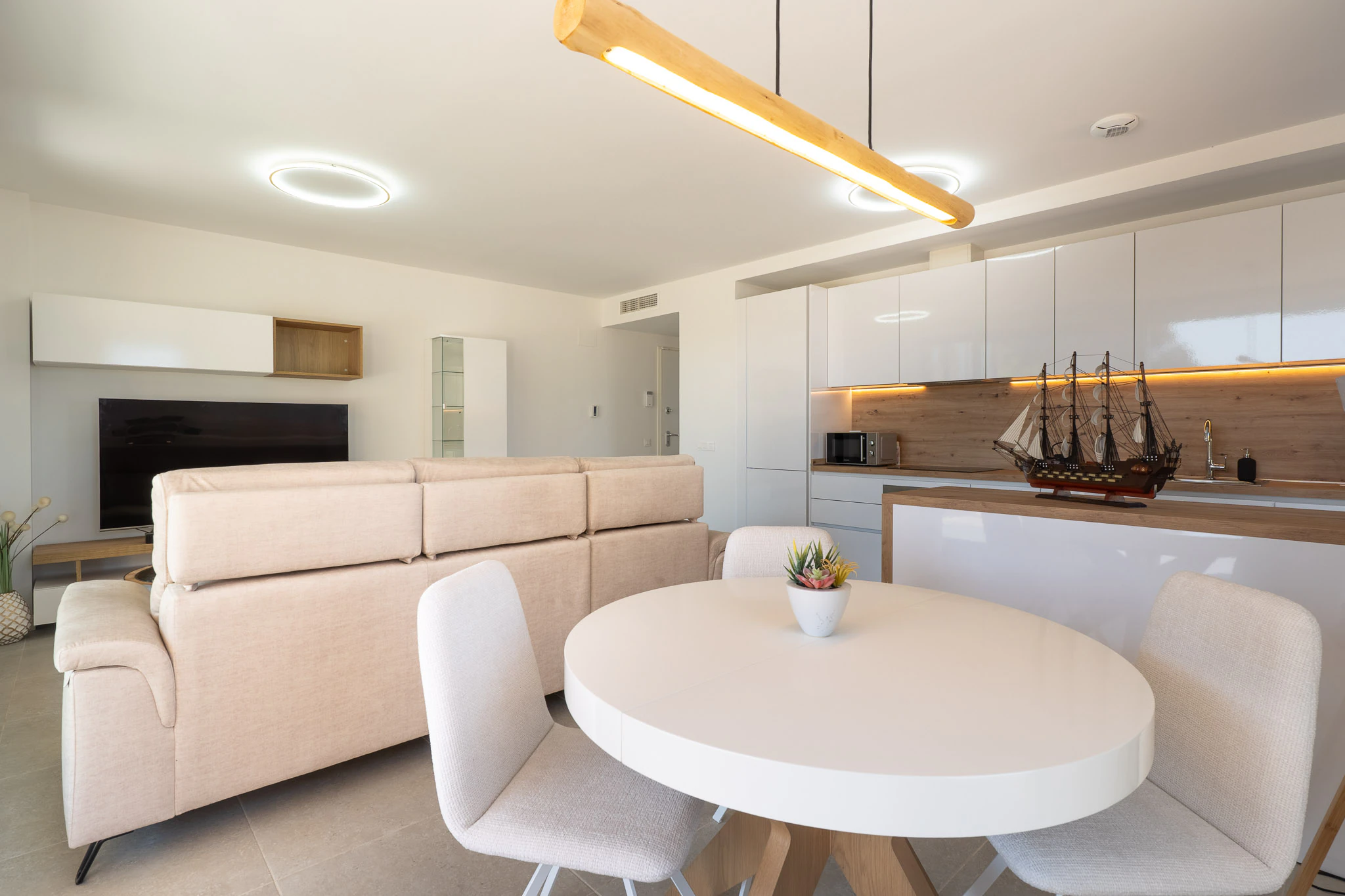 Exclusiva planta baja con 3 dormitorios en venta en Denia a pasos del centro y de comercios
