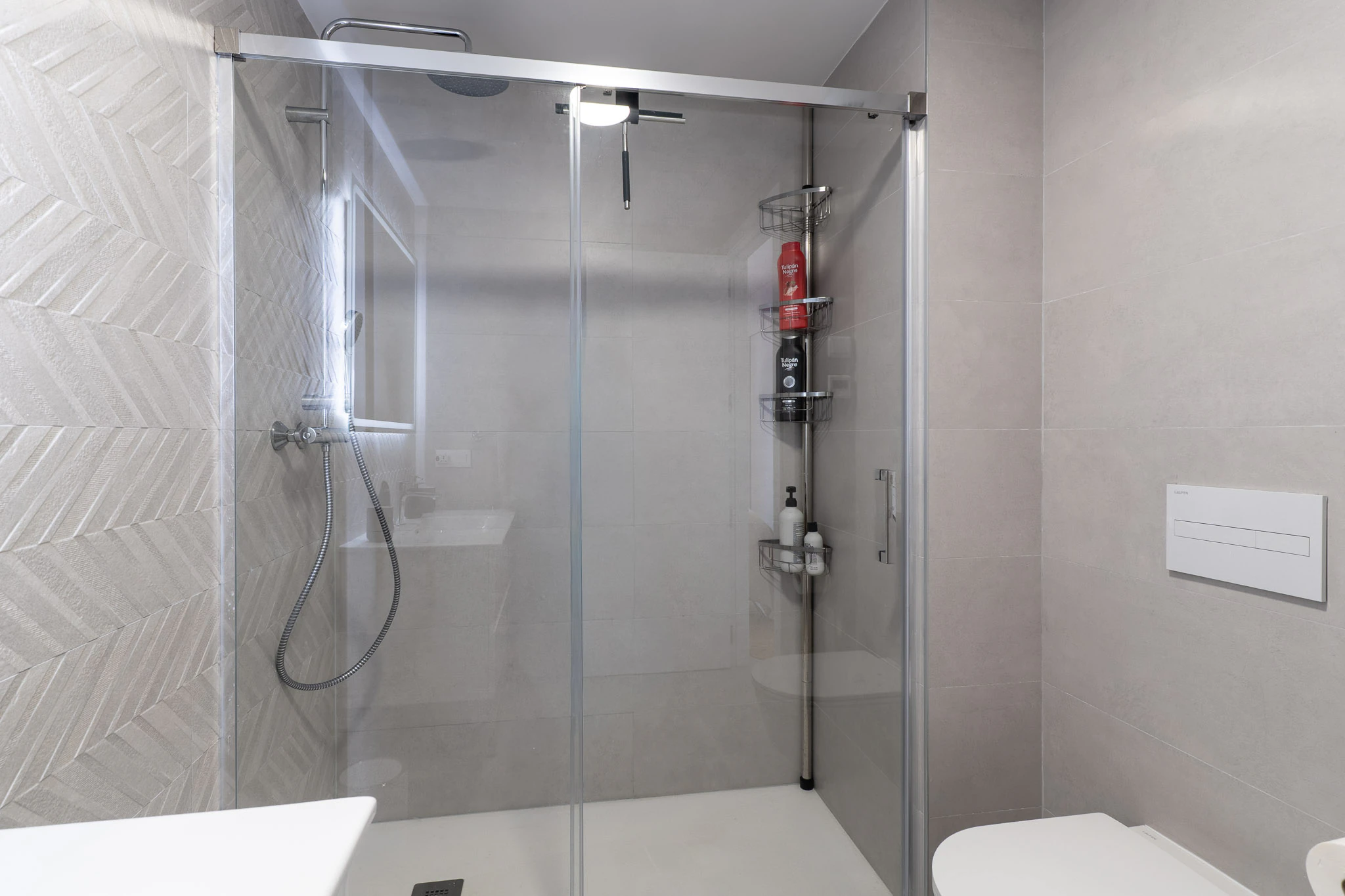 Exclusiva planta baja con 3 dormitorios en venta en Denia a pasos del centro y de comercios