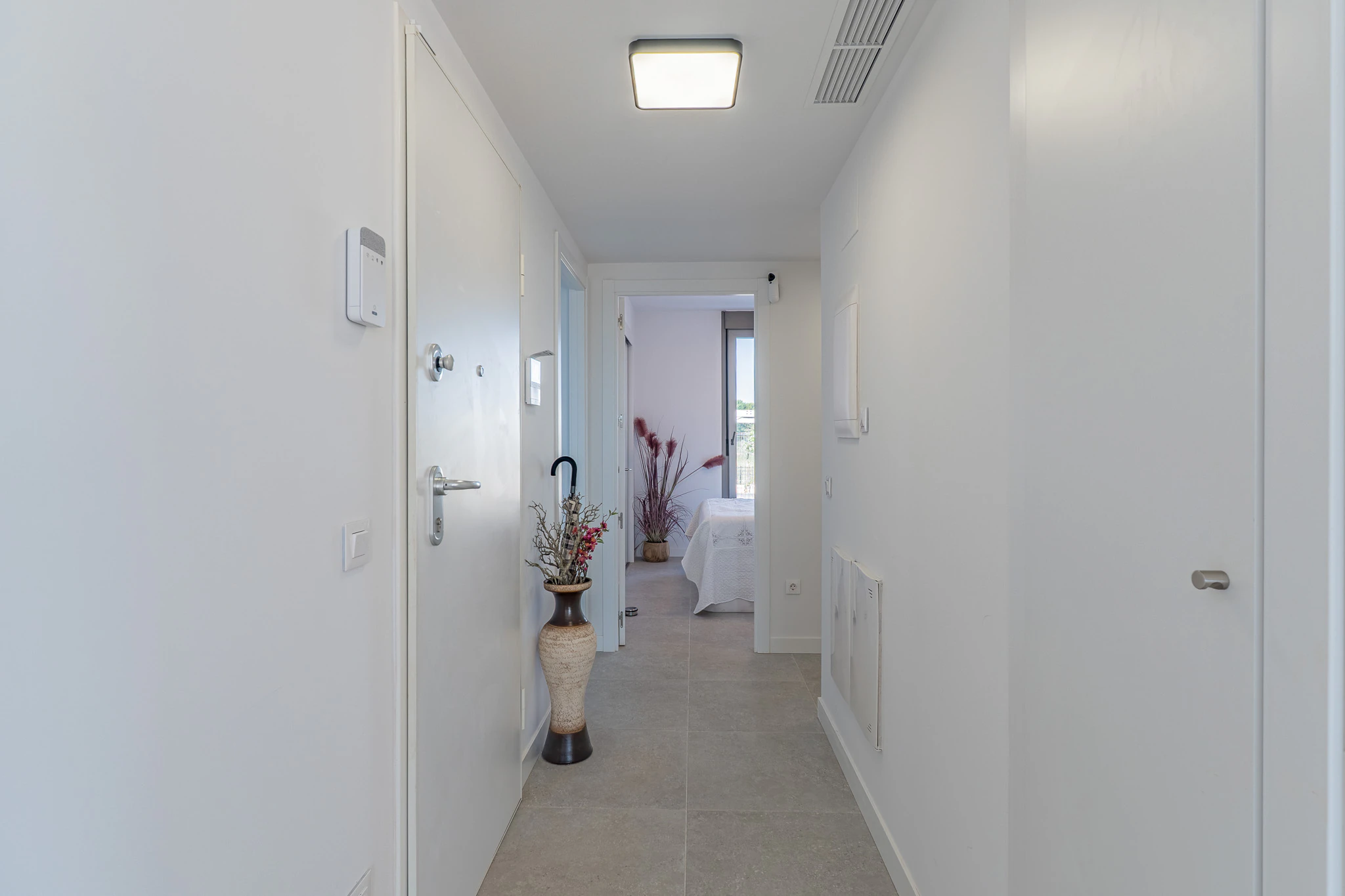 Exclusiva planta baja con 3 dormitorios en venta en Denia a pasos del centro y de comercios
