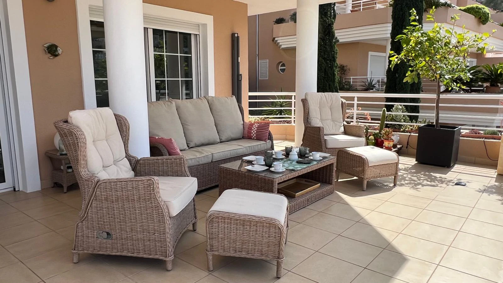 Exclusivo apartamento esquinero en venta en La Sella, Denia