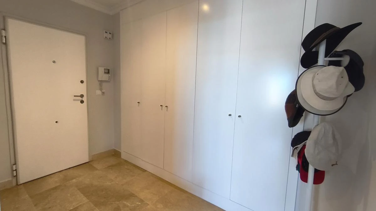 Exclusivo apartamento esquinero en venta en La Sella, Denia