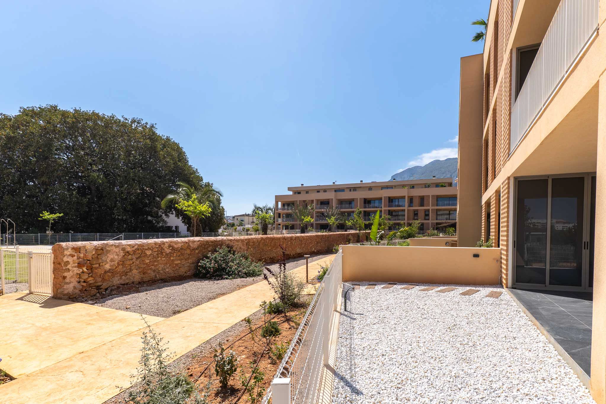 Exclusiva planta baja con 3 dormitorios en venta en Denia a pasos del centro y de comercios