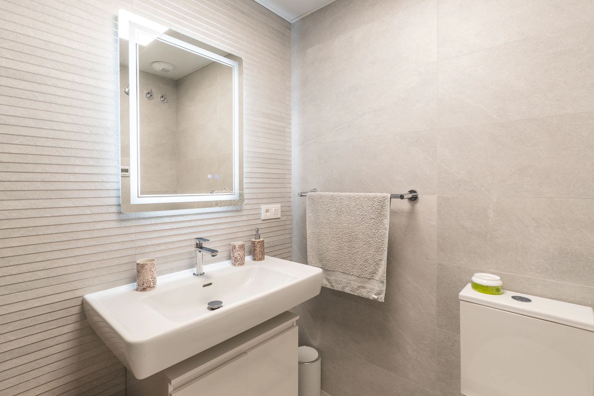 Exclusiva planta baja con 3 dormitorios en venta en Denia a pasos del centro y de comercios