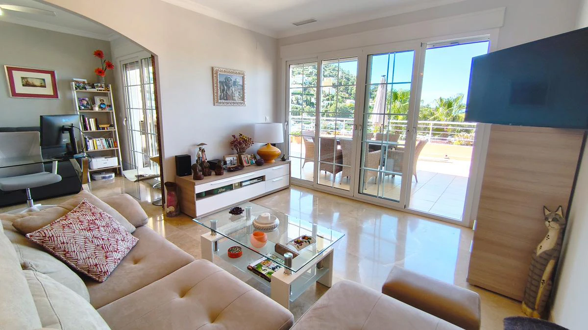 Exclusivo apartamento esquinero en venta en La Sella, Denia