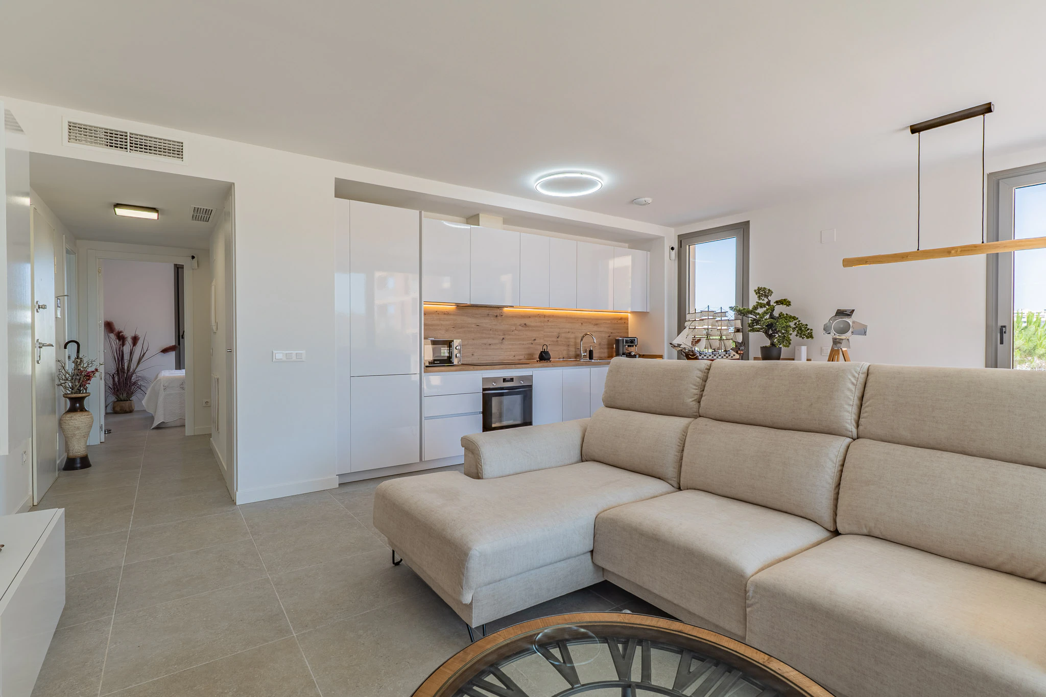 Exclusiva planta baja con 3 dormitorios en venta en Denia a pasos del centro y de comercios