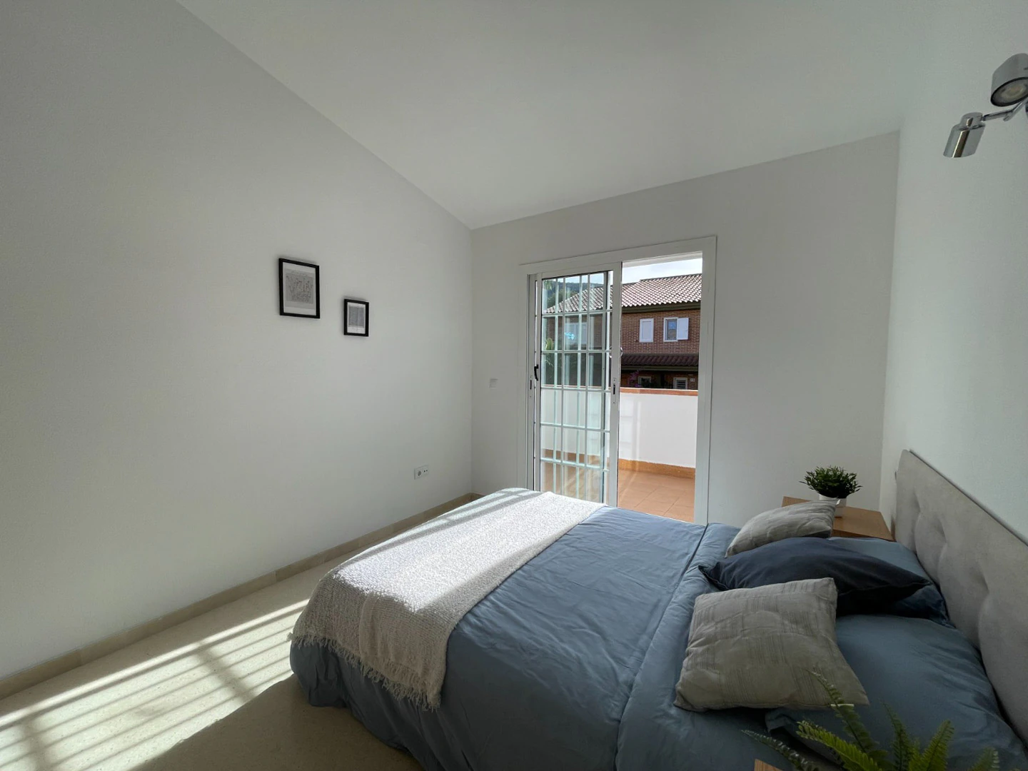 Amplia casa adosada en venta en el corazón de Albir.