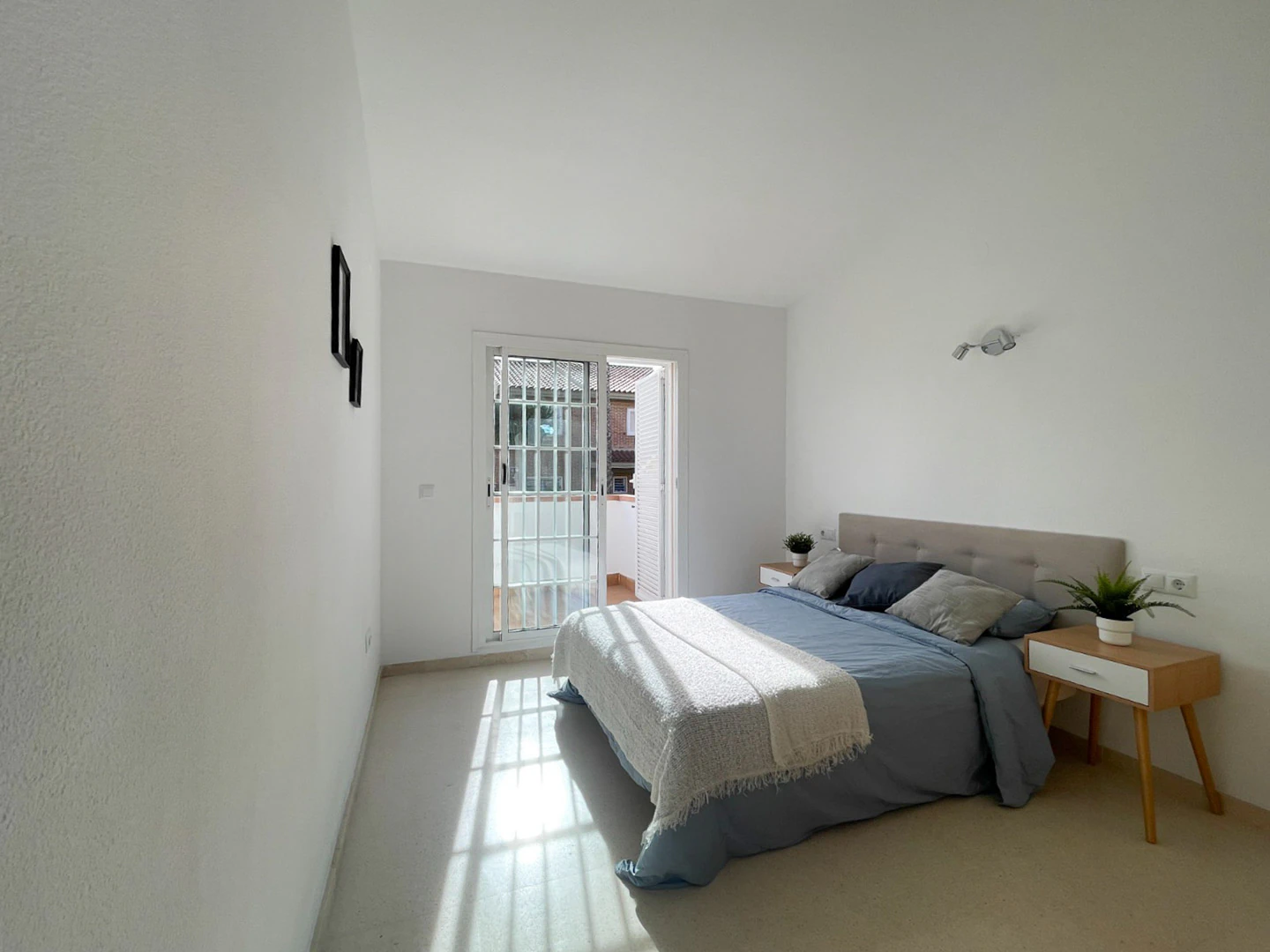 Amplia casa adosada en venta en el corazón de Albir.