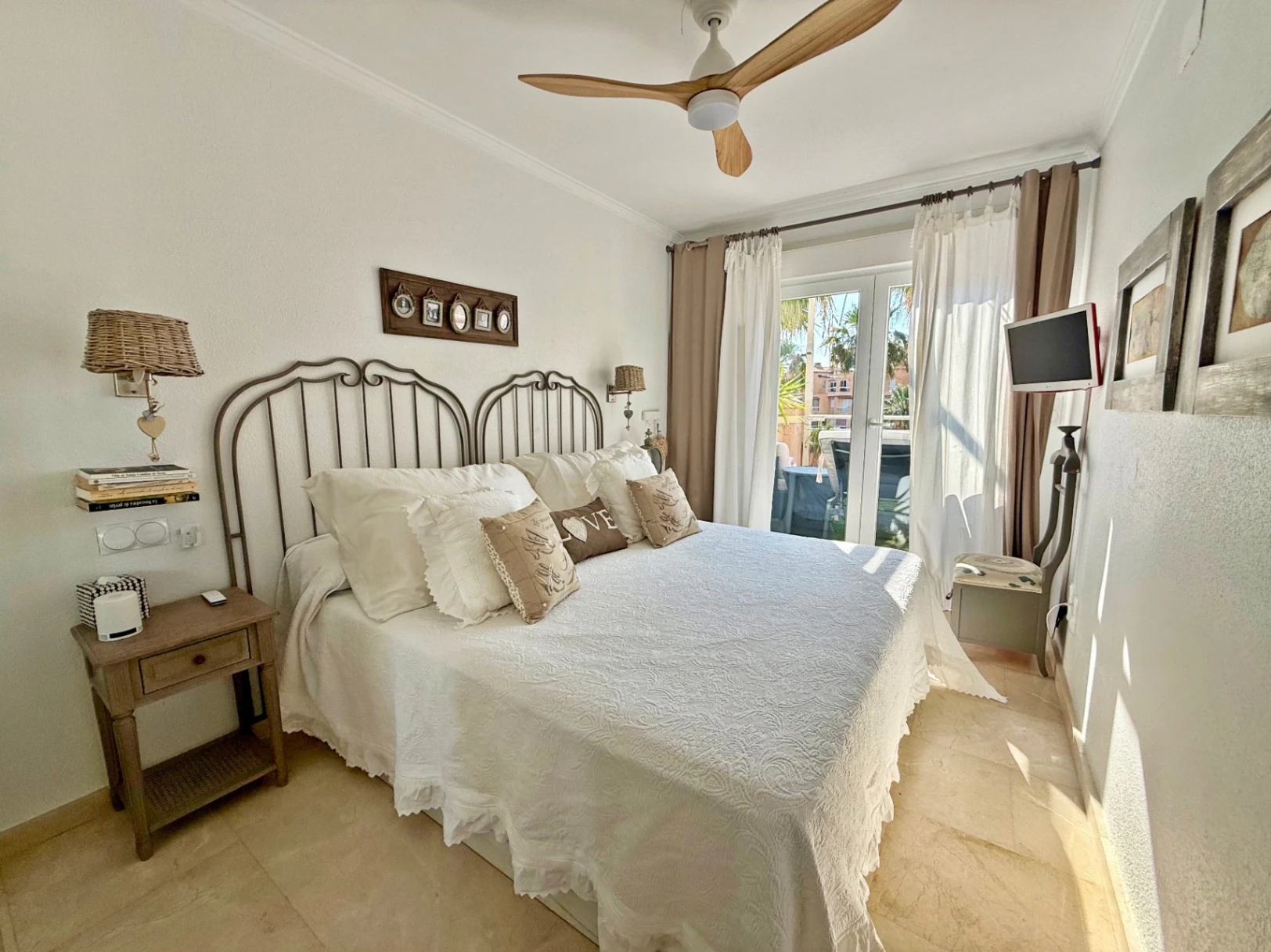 Exclusivo apartamento en venta en primera linea de mar en Las Marinas de Denia
