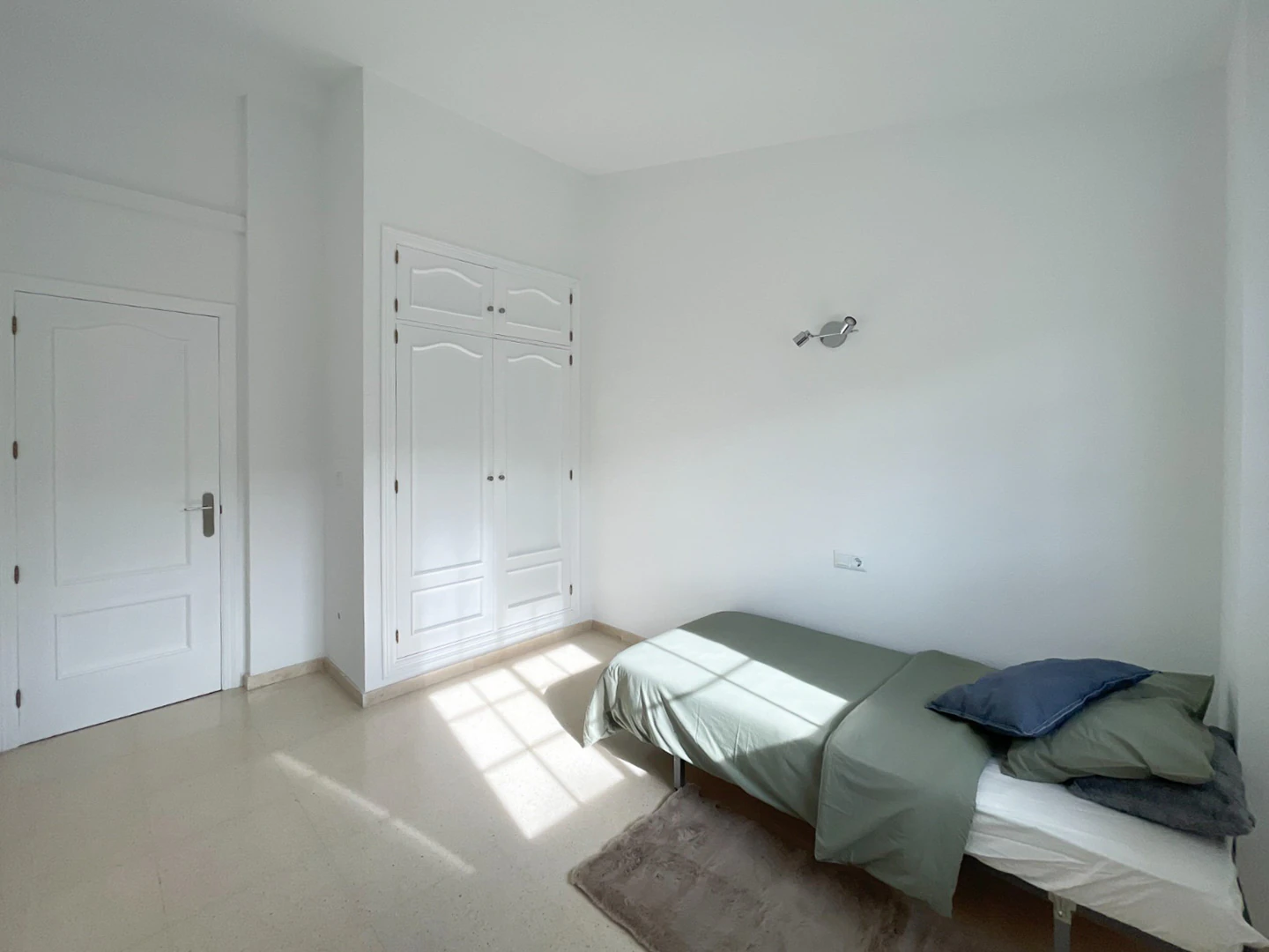 Amplia casa adosada en venta en el corazón de Albir.