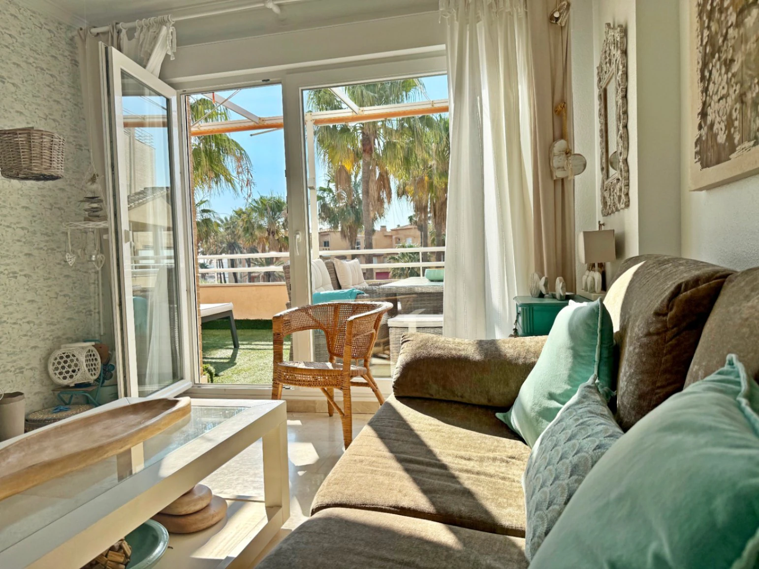 Exclusivo apartamento en venta en primera linea de mar en Las Marinas de Denia