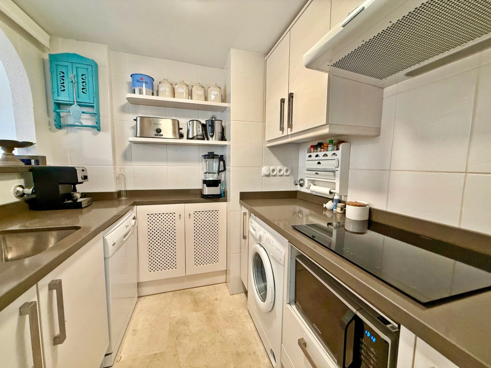 Exclusivo apartamento en venta en primera linea de mar en Las Marinas de Denia