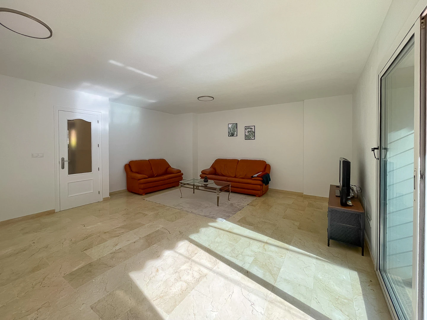 Amplia casa adosada en venta en el corazón de Albir.