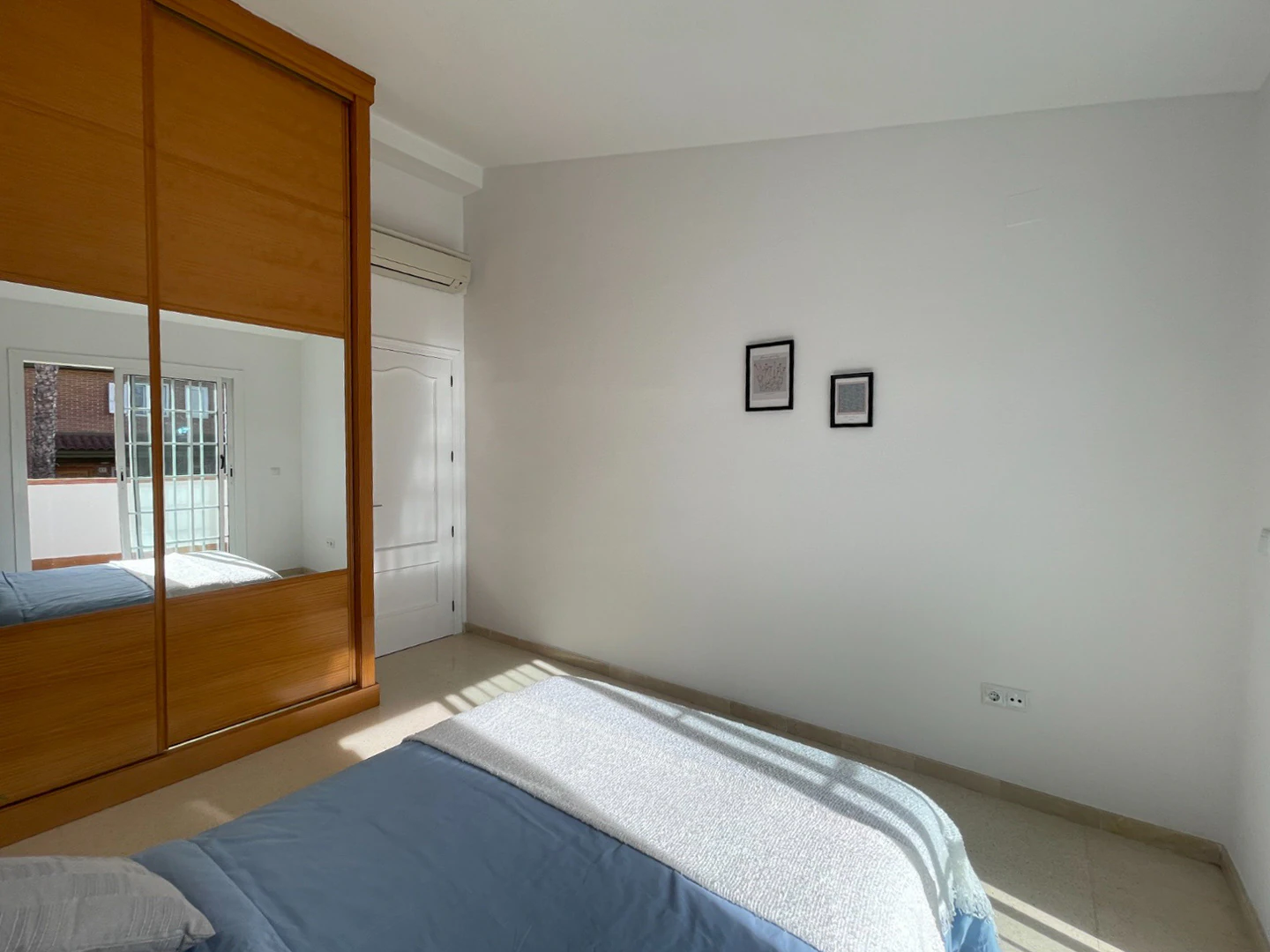 Amplia casa adosada en venta en el corazón de Albir.