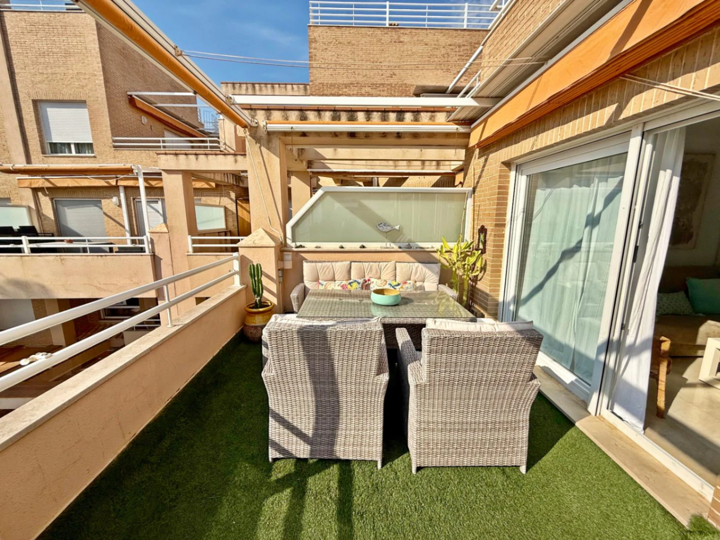 Exclusivo apartamento en venta en primera linea de mar en Las Marinas de Denia