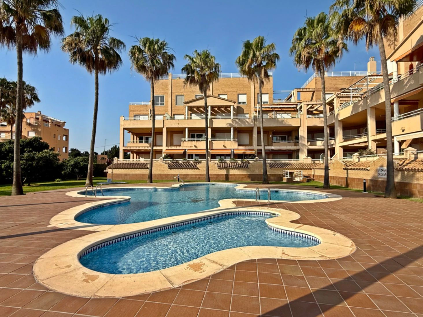 Exclusivo apartamento en venta en primera linea de mar en Las Marinas de Denia