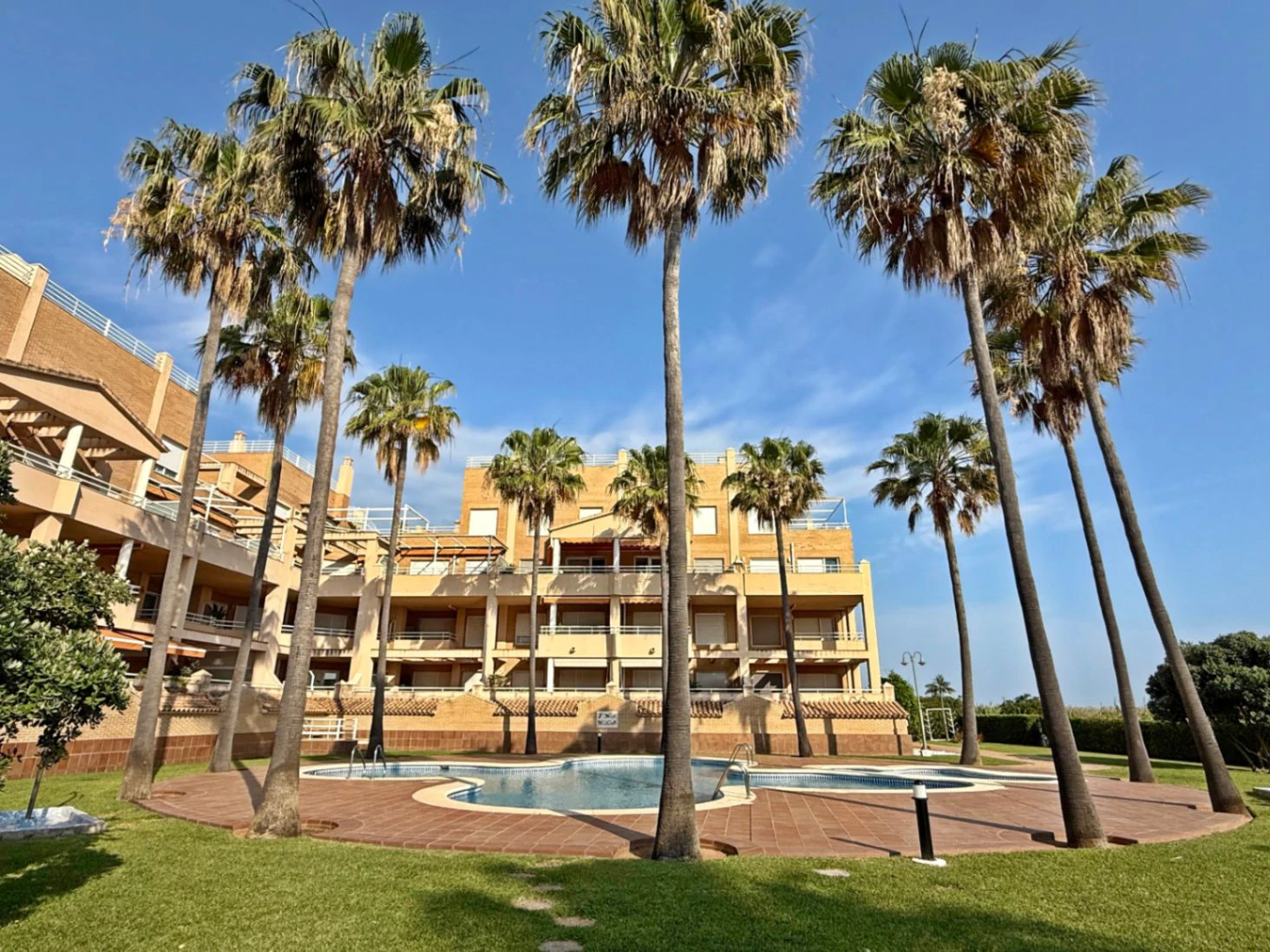 Exclusivo apartamento en venta en primera linea de mar en Las Marinas de Denia