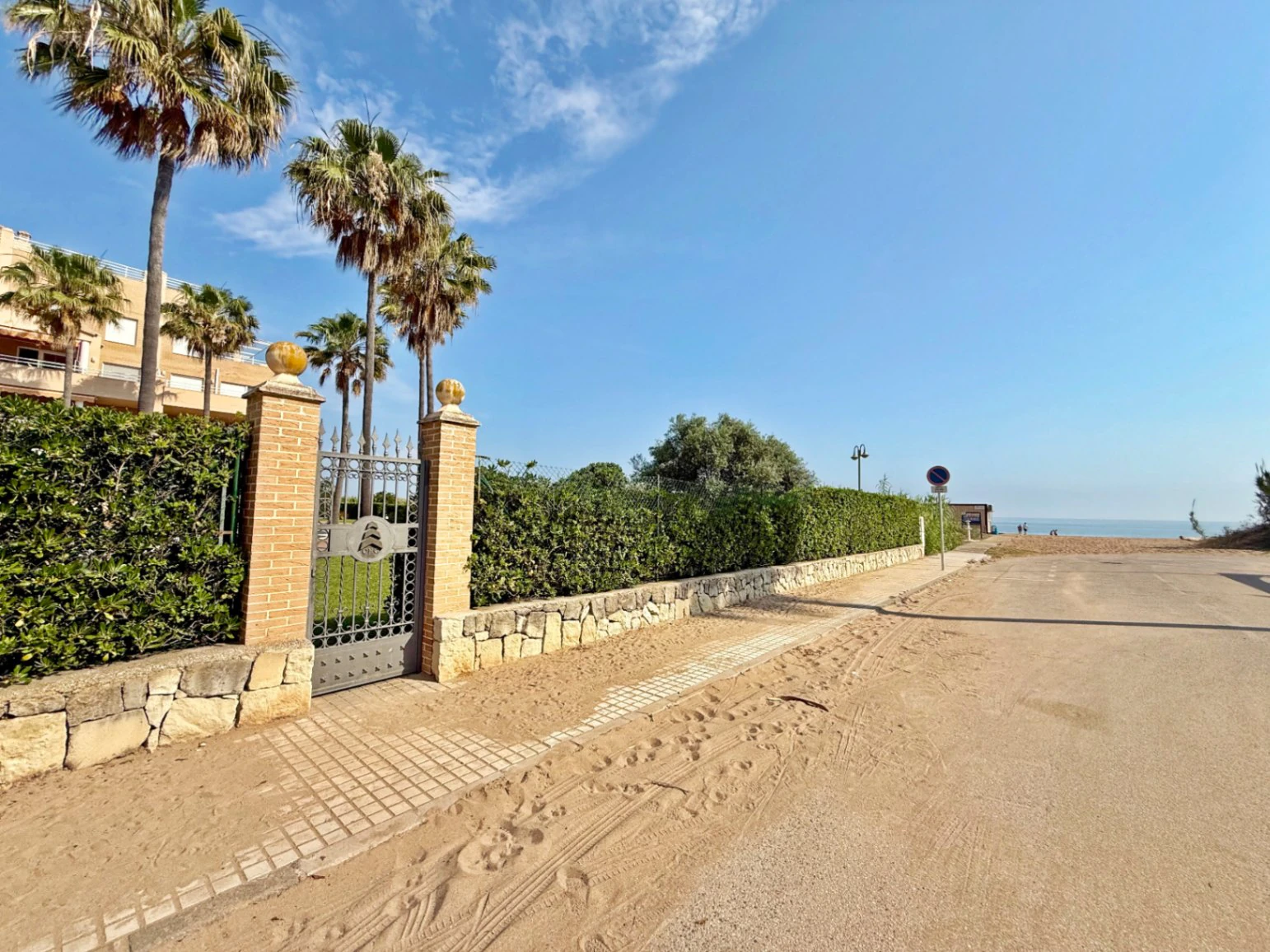 Exclusivo apartamento en venta en primera linea de mar en Las Marinas de Denia