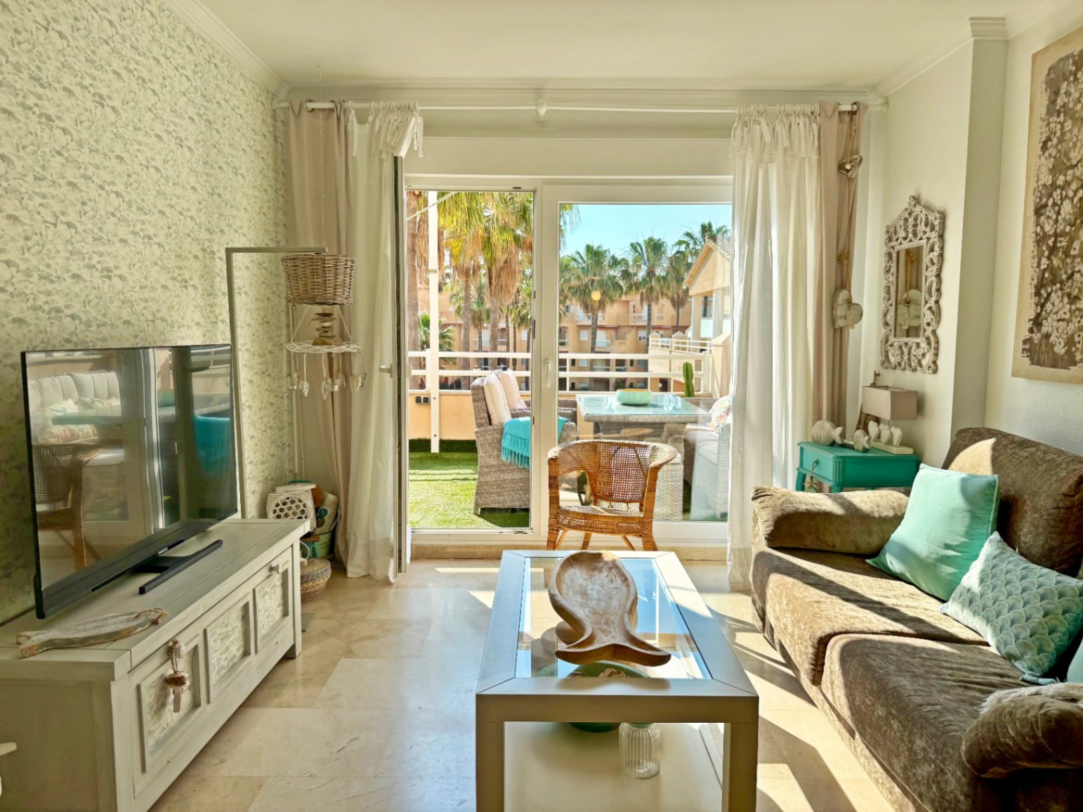Exclusivo apartamento en venta en primera linea de mar en Las Marinas de Denia