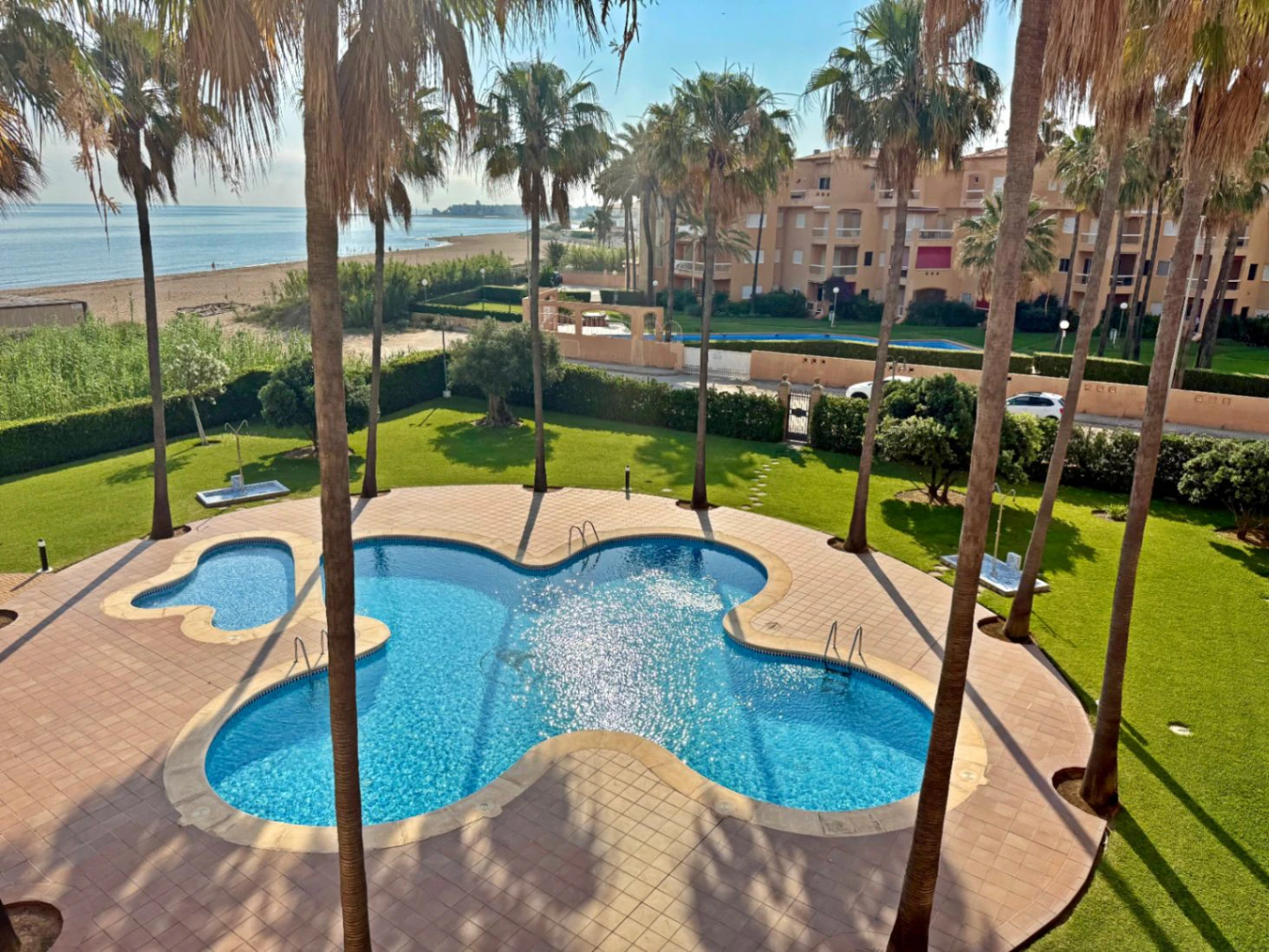 Exclusivo apartamento en venta en primera linea de mar en Las Marinas de Denia