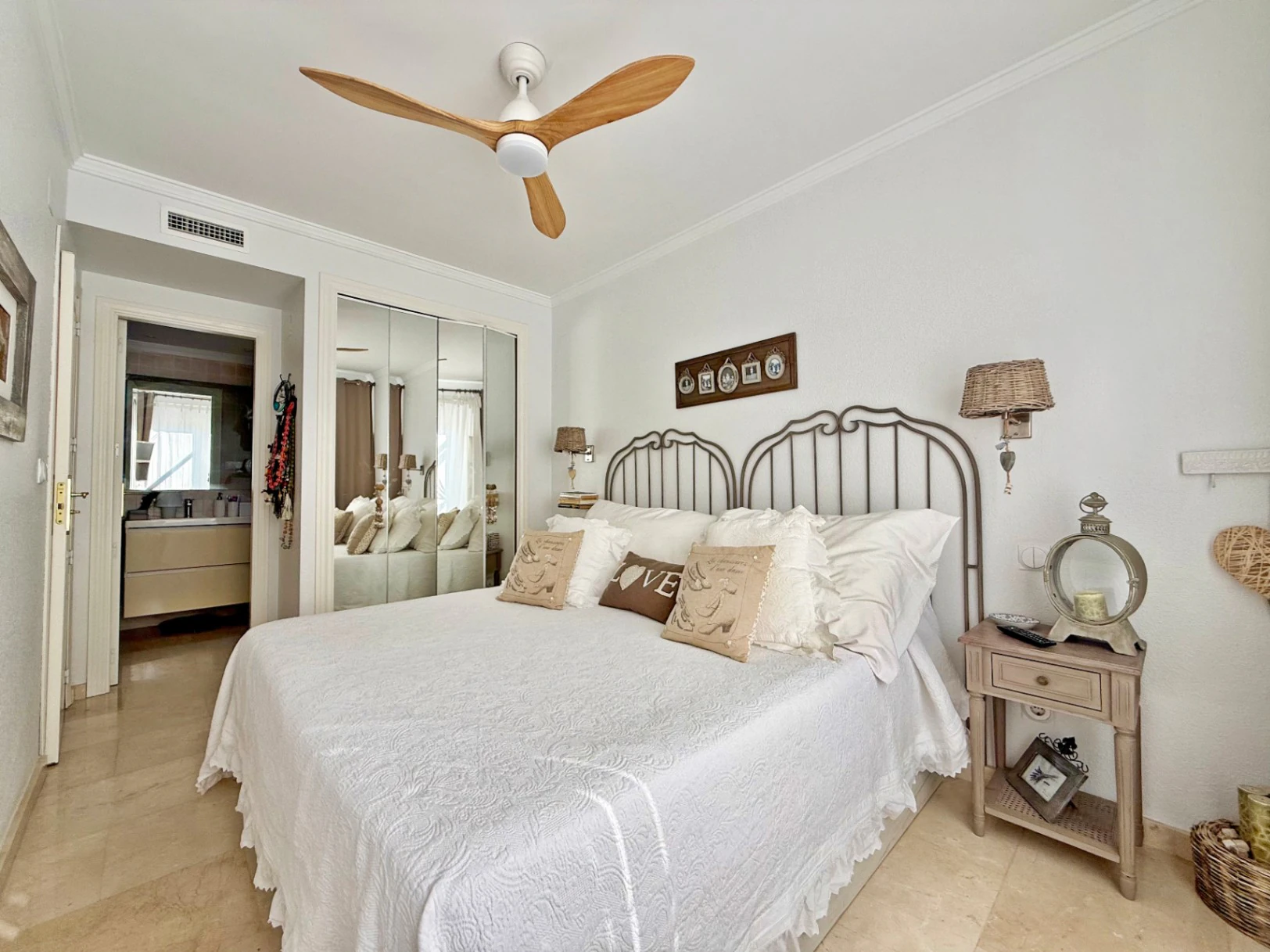 Exclusivo apartamento en venta en primera linea de mar en Las Marinas de Denia