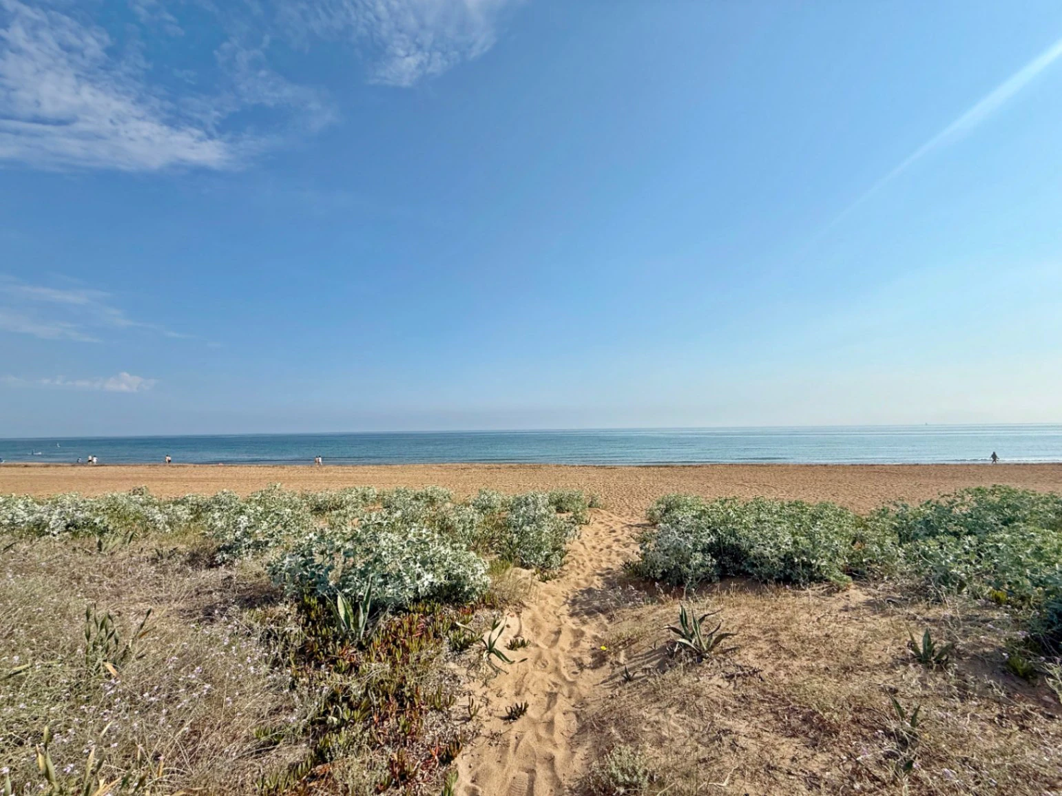 Exclusivo apartamento en venta en primera linea de mar en Las Marinas de Denia