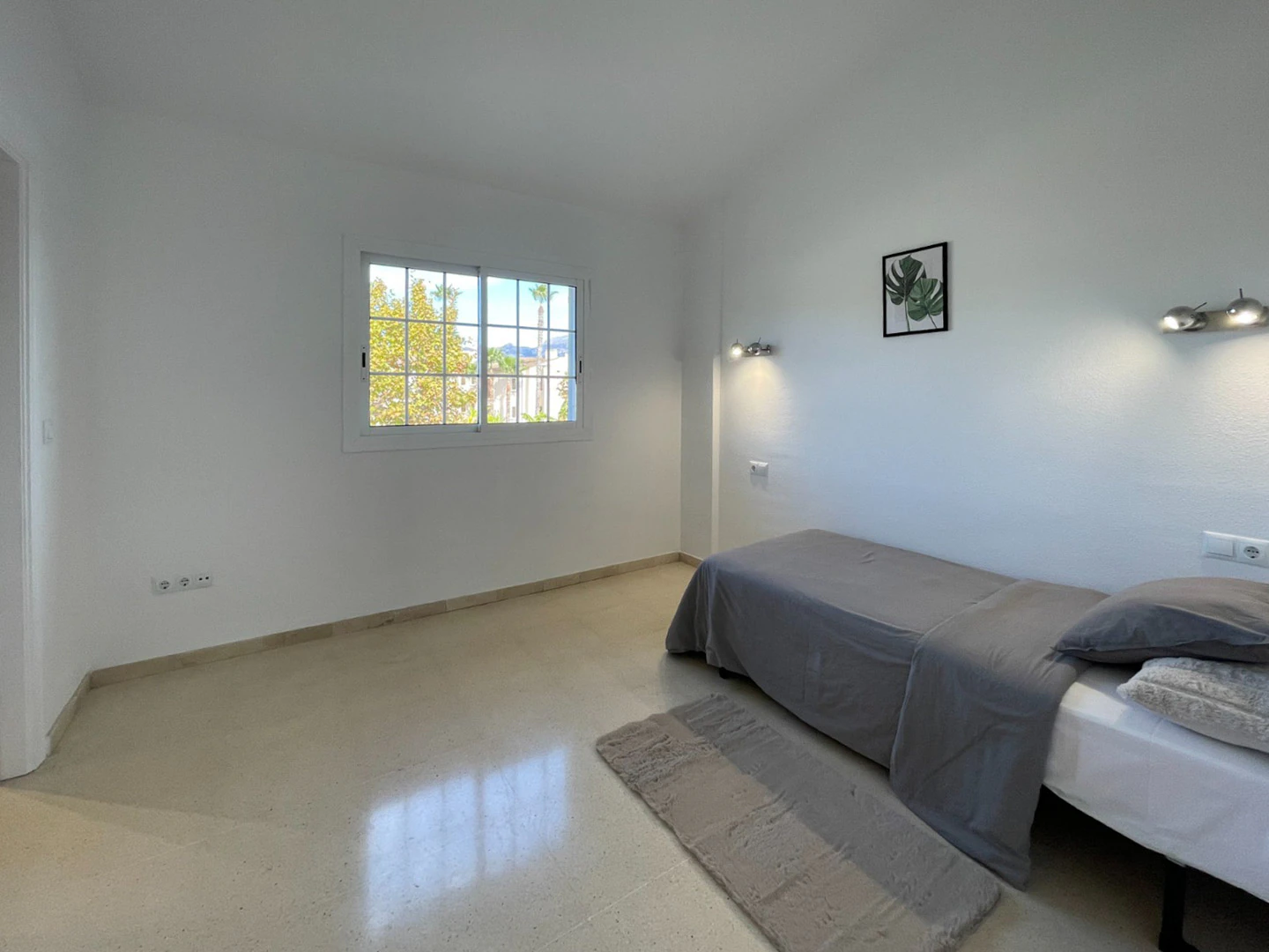 Amplia casa adosada en venta en el corazón de Albir.
