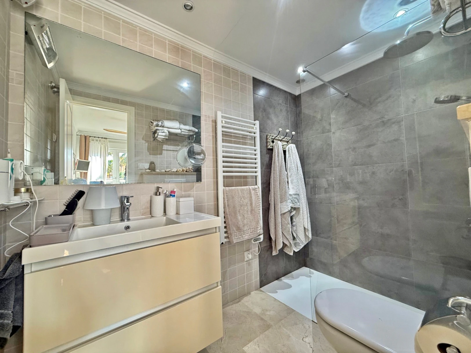 Exclusivo apartamento en venta en primera linea de mar en Las Marinas de Denia