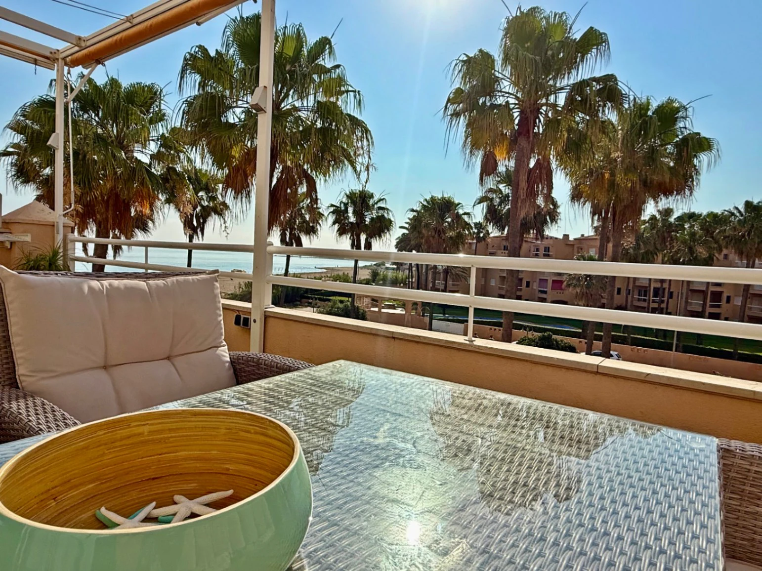 Exclusivo apartamento en venta en primera linea de mar en Las Marinas de Denia