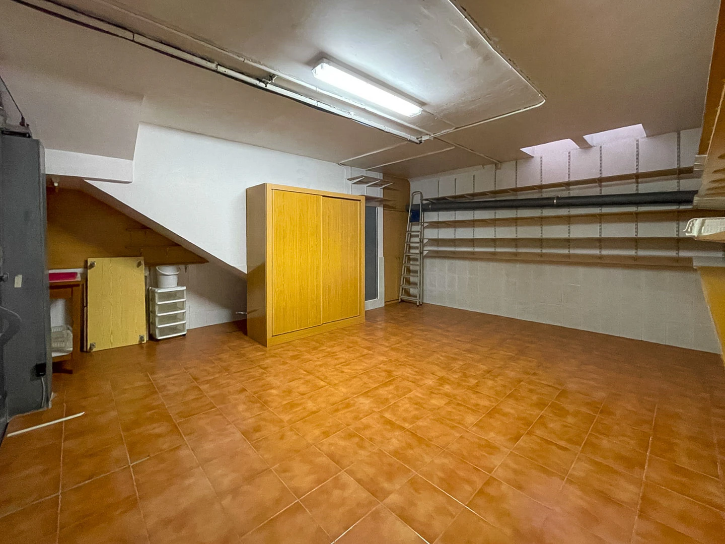 Amplia casa adosada en venta en el corazón de Albir.