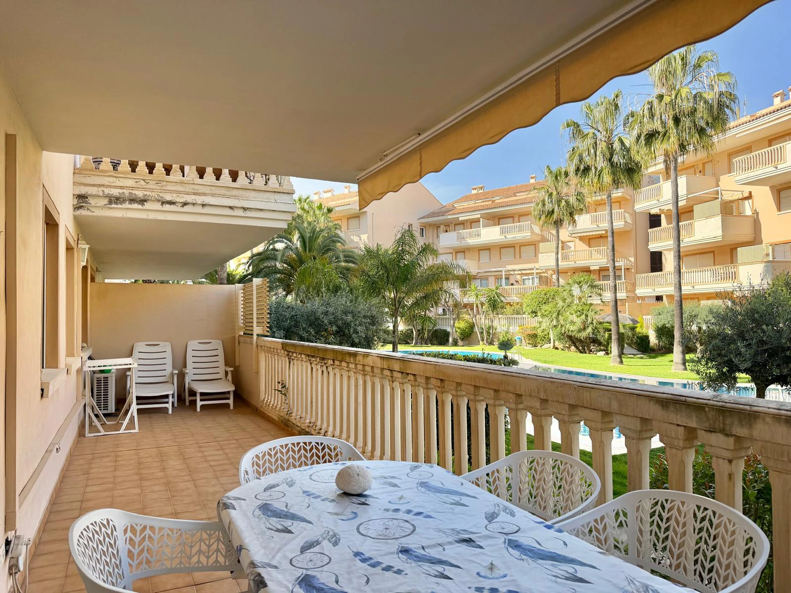 Bajo de 3 dormitorios en venta a metros de la playa de Javea