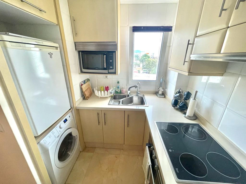 Piso de 1 dormitorio con vistas al mar en primera linea en venta en Javea