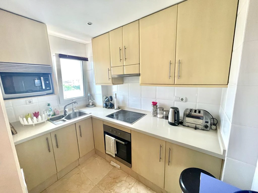 Piso de 1 dormitorio con vistas al mar en primera linea en venta en Javea