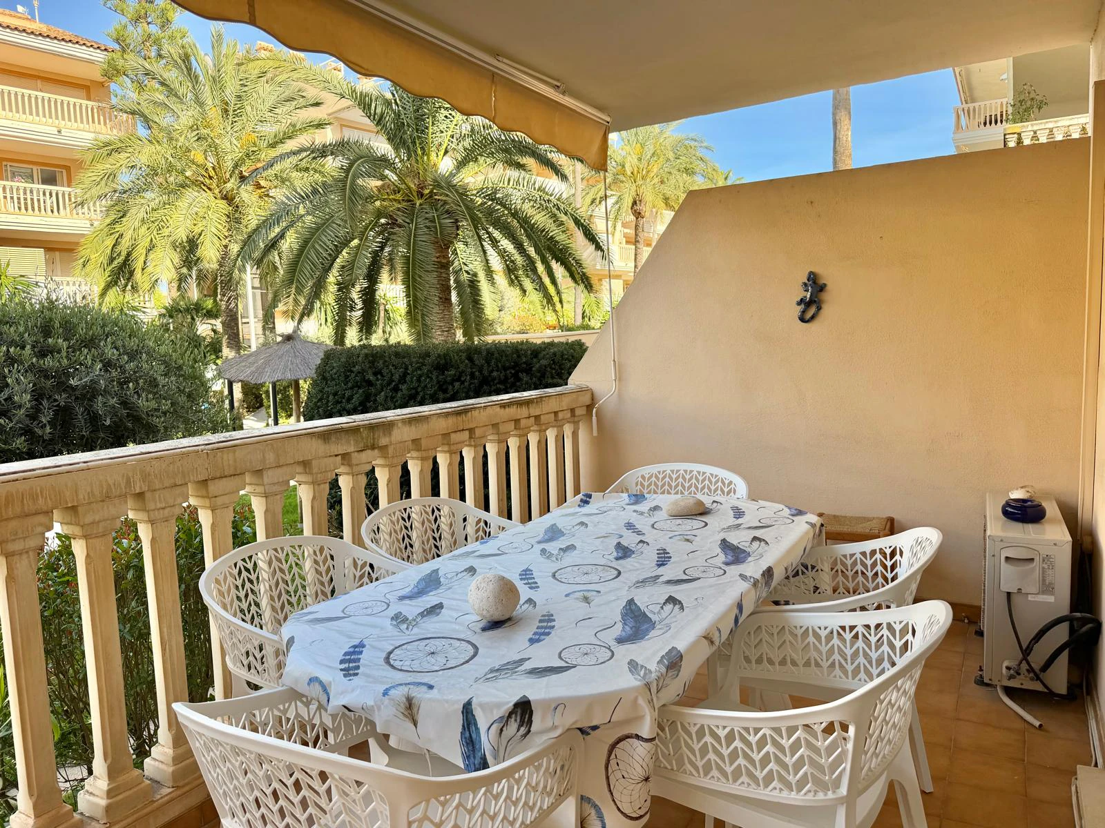 Bajo de 3 dormitorios en venta a metros de la playa de Javea
